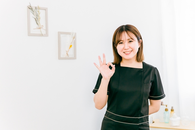 アートメイクとはなんなのかを説明できる美容サロン従業員
