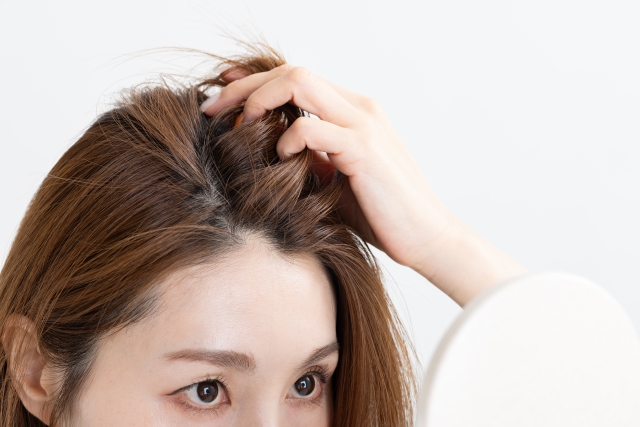 ヘアラインアートメイクが気になる女性